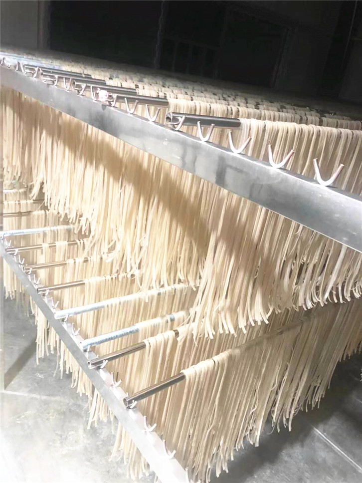 仿手工粉條生產(chǎn)線生產(chǎn)的粉條.jpg